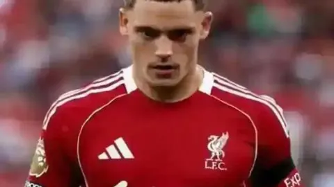 奥亚萨瓦尔成德拉富恩特西班牙队射手王，超越莫拉塔独揽8球佳绩